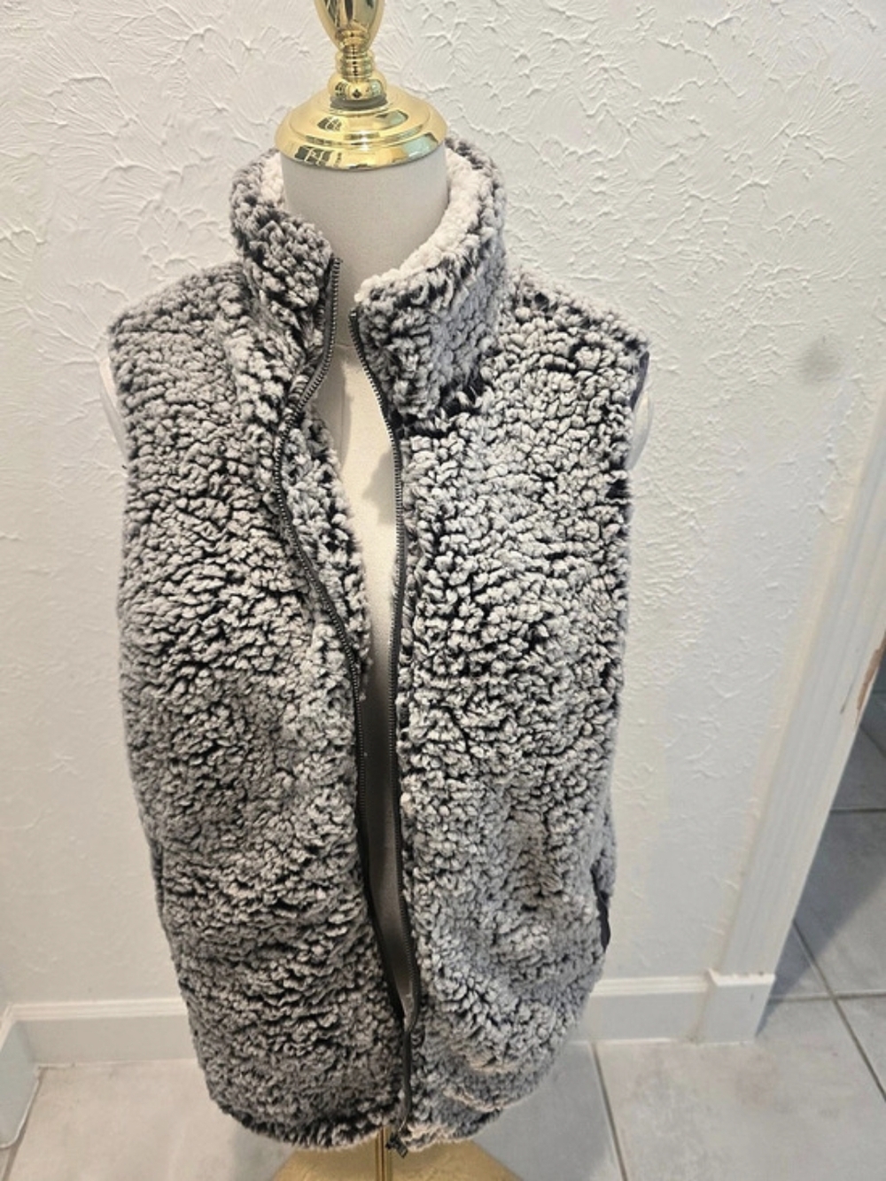 Thread & Supply Gray Sherpa Teddy Fleece Zip Vest Size L NWT